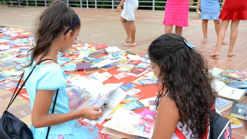 Alunos de Cuiabá serão incentivados a trocar telas pela leitura de livros