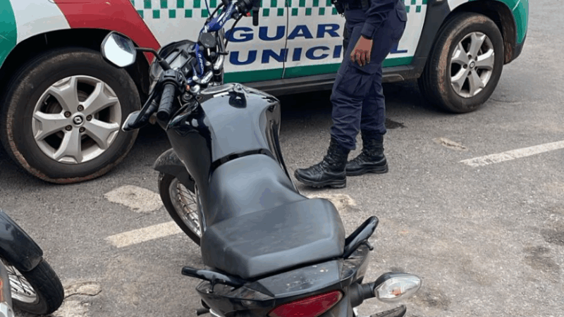 Vigia Mais MT auxilia na prisão de motoqueiro com placa falsa comprada na internet
