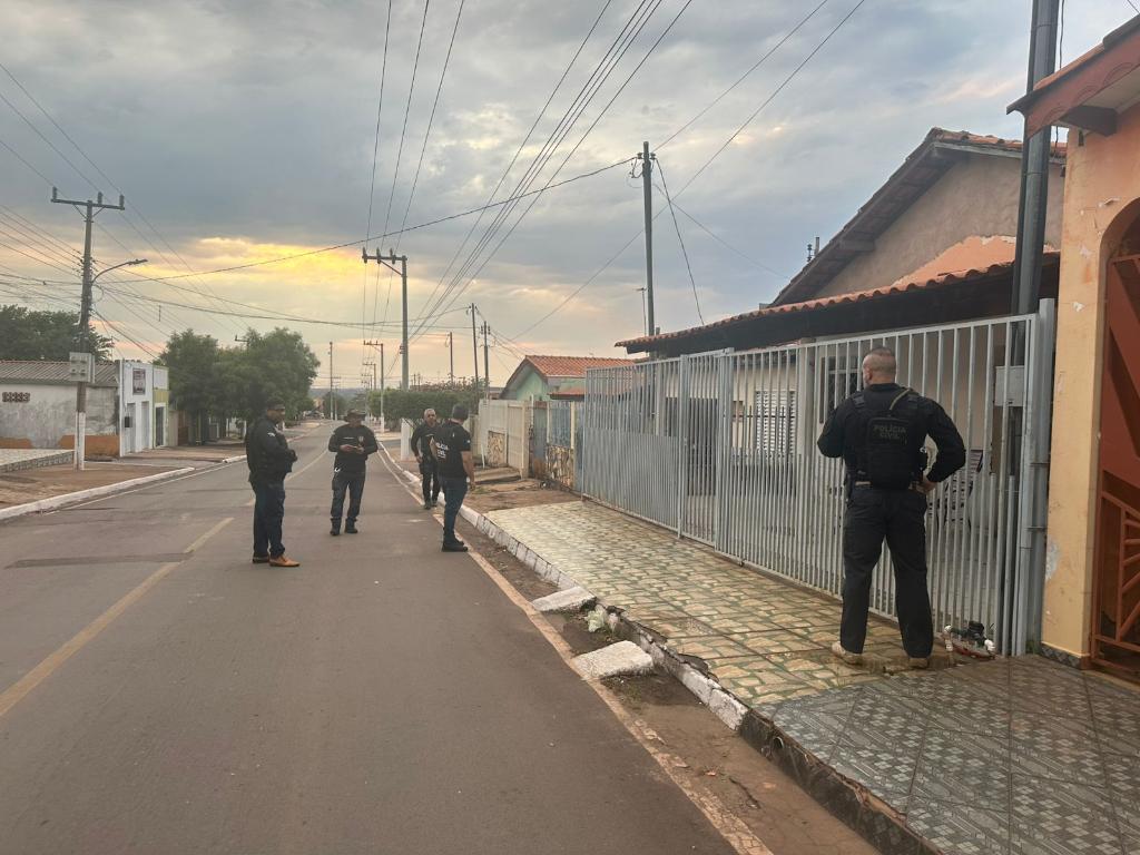 Polícia Civil cumpre 28 ordens judiciais contra integrantes de facção criminosa atuante em Jangada