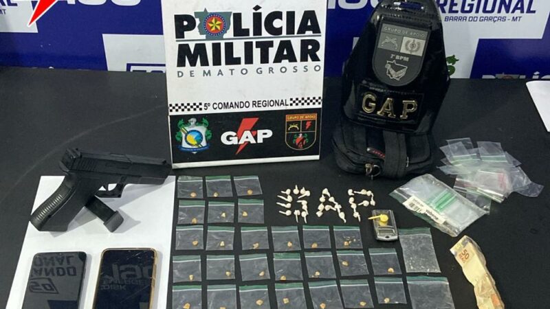 Polícia Militar prende três homens com porções de pasta base e simulacro de arma de fogo