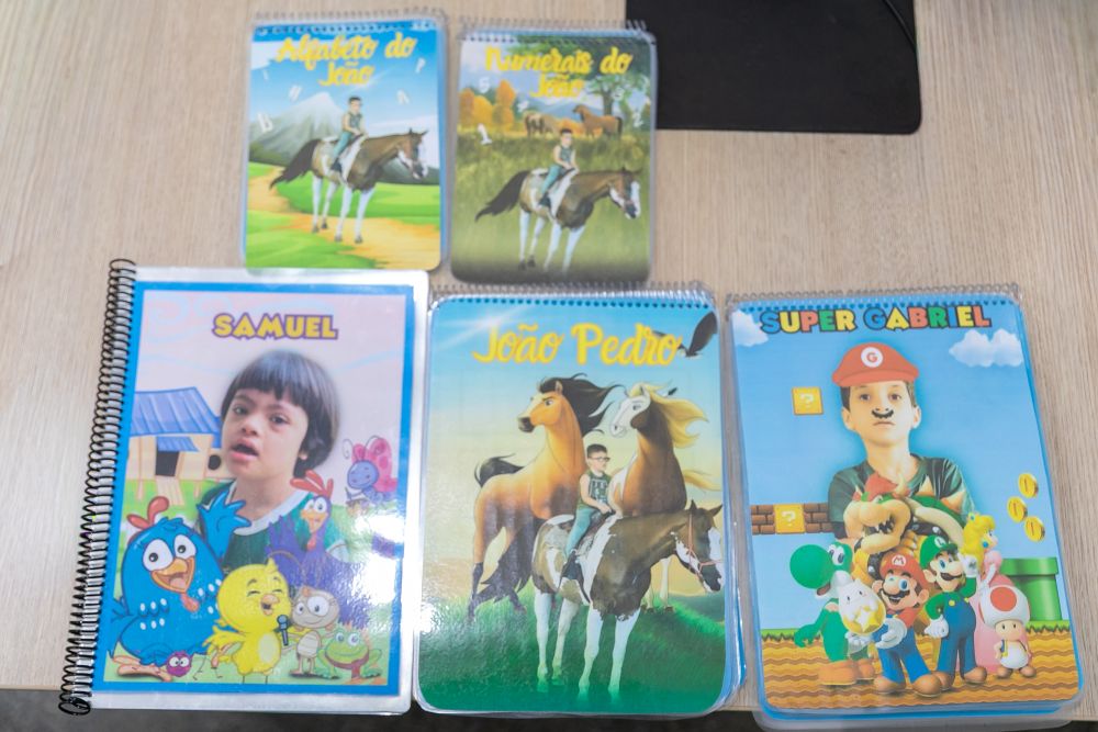 Escola de Cuiabá cria apostilas personalizadas para crianças PCDs