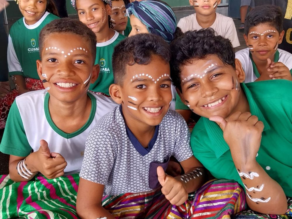 Estudantes de Cuiabá homenageiam cultura africana e história de artistas negros