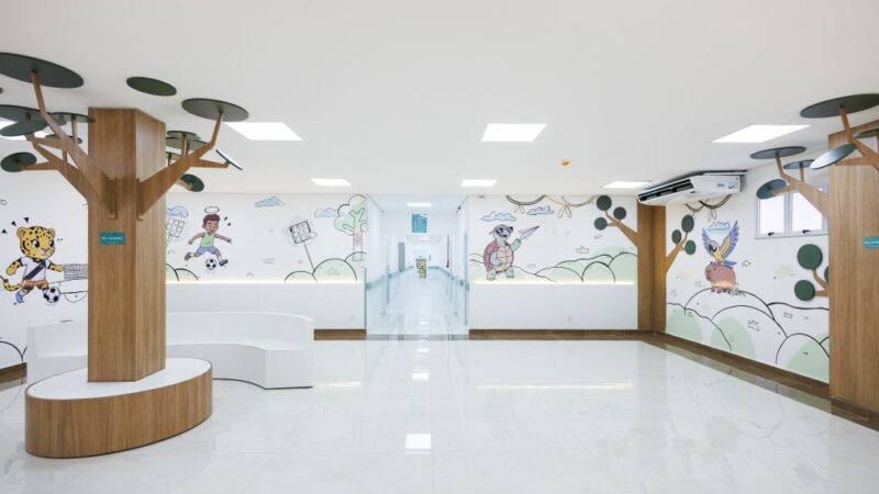 Prefeito inaugura primeiro Centro Médico Infantil de MT com presença do governador