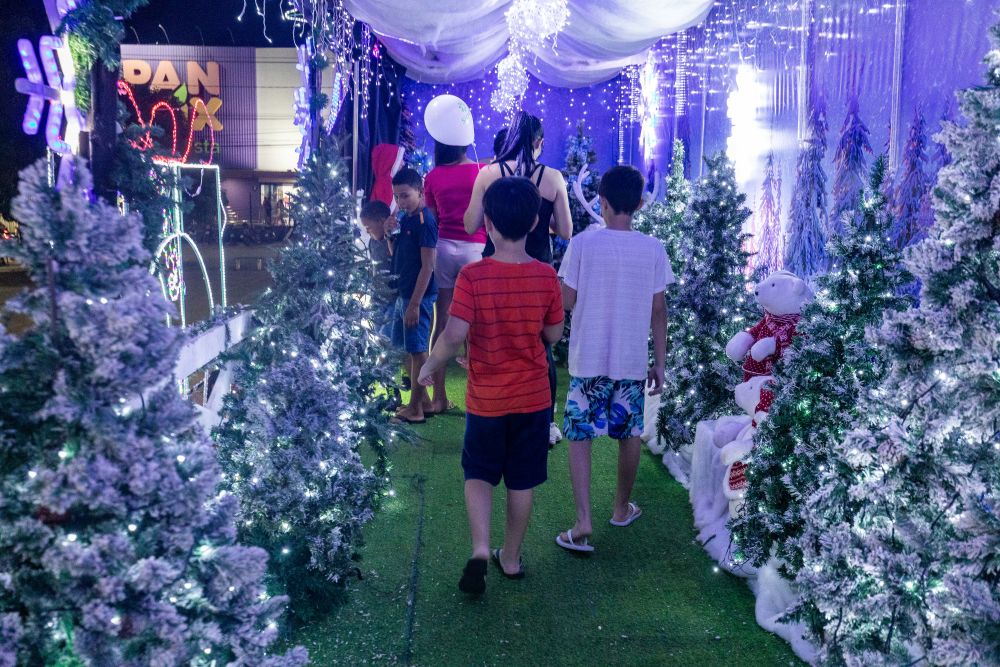 Carreta de Natal leva magia e diversão ao bairro Pedra 90 neste sábado