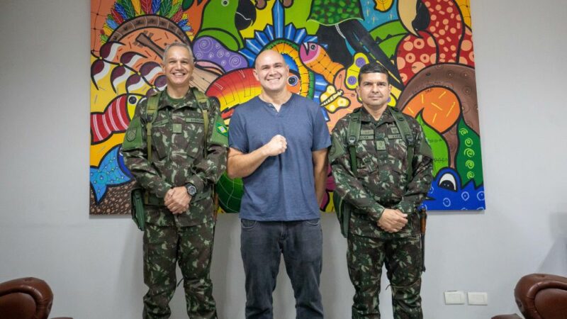Prefeito prestigia cerimônia de troca de comando da 13ª Brigada do Exército