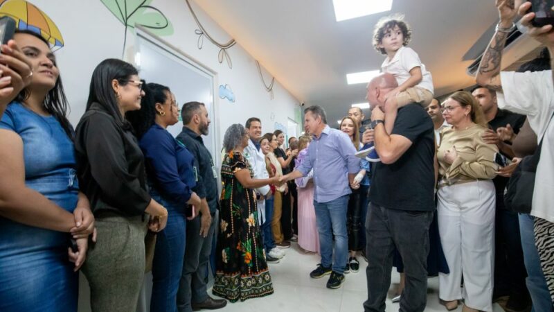 Ao lado do governador, prefeito inaugura centro médico 100% pediátrico