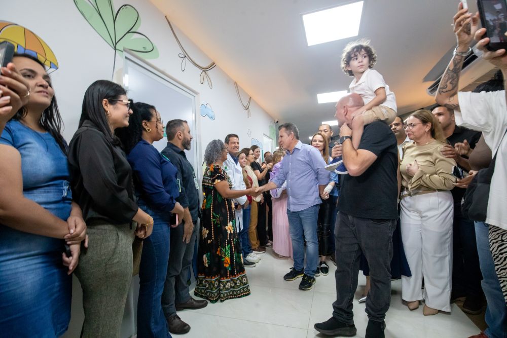 Ao lado do governador, prefeito inaugura centro médico 100% pediátrico