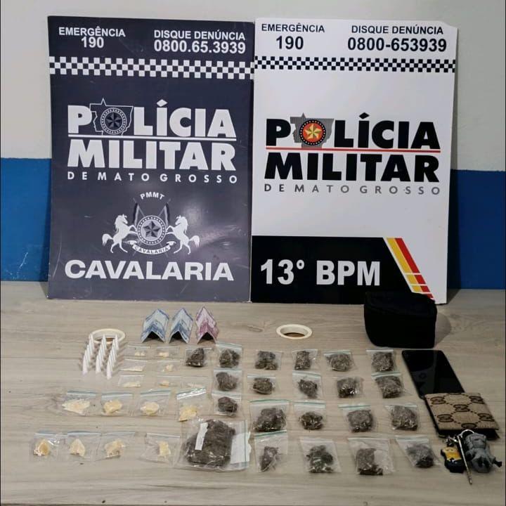 Cavalaria da PM prende homem por tráfico de drogas e apreende 52 porções de maconha e cocaína