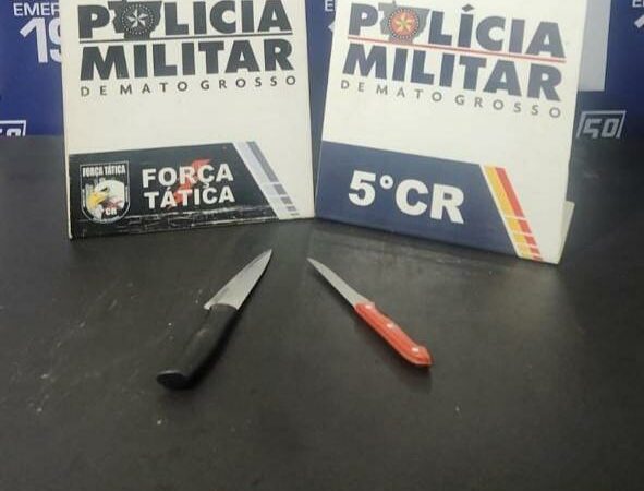 Força Tática prende mulher suspeita por tentativa de homicídio e apreende duas facas em Barra do Garças