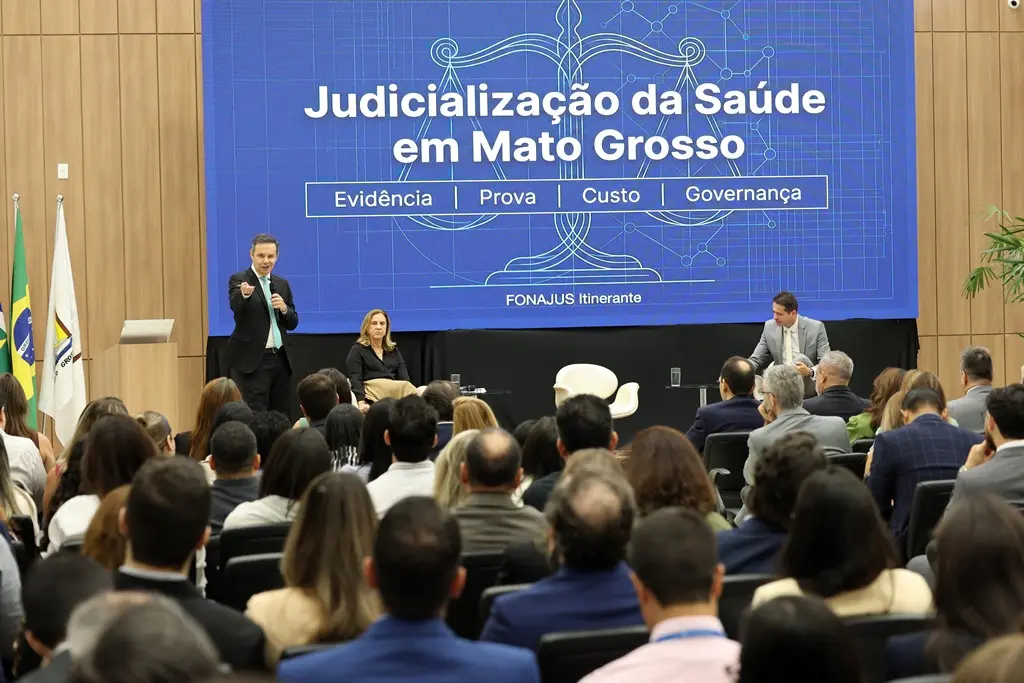 Saúde Pública e enunciados para condução judicial são tratados por juiz e promotor em seminário