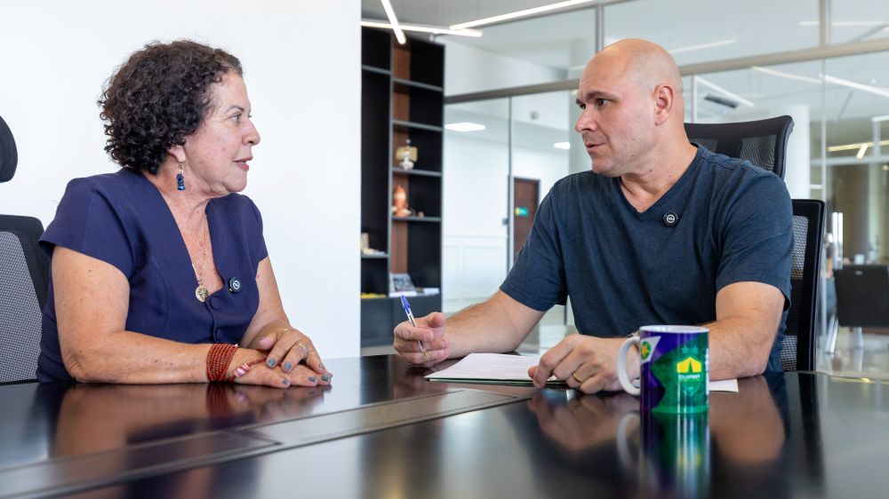 Prefeito sanciona leis para inclusão de alunos com epilepsia e selo de valorização aos garçons