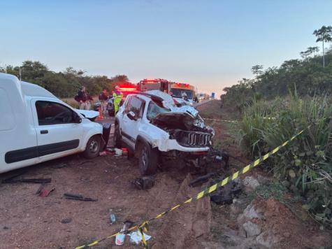 Colisão na BR-163 deixa dois mortos e interdita via entre Sinop e Itaúba